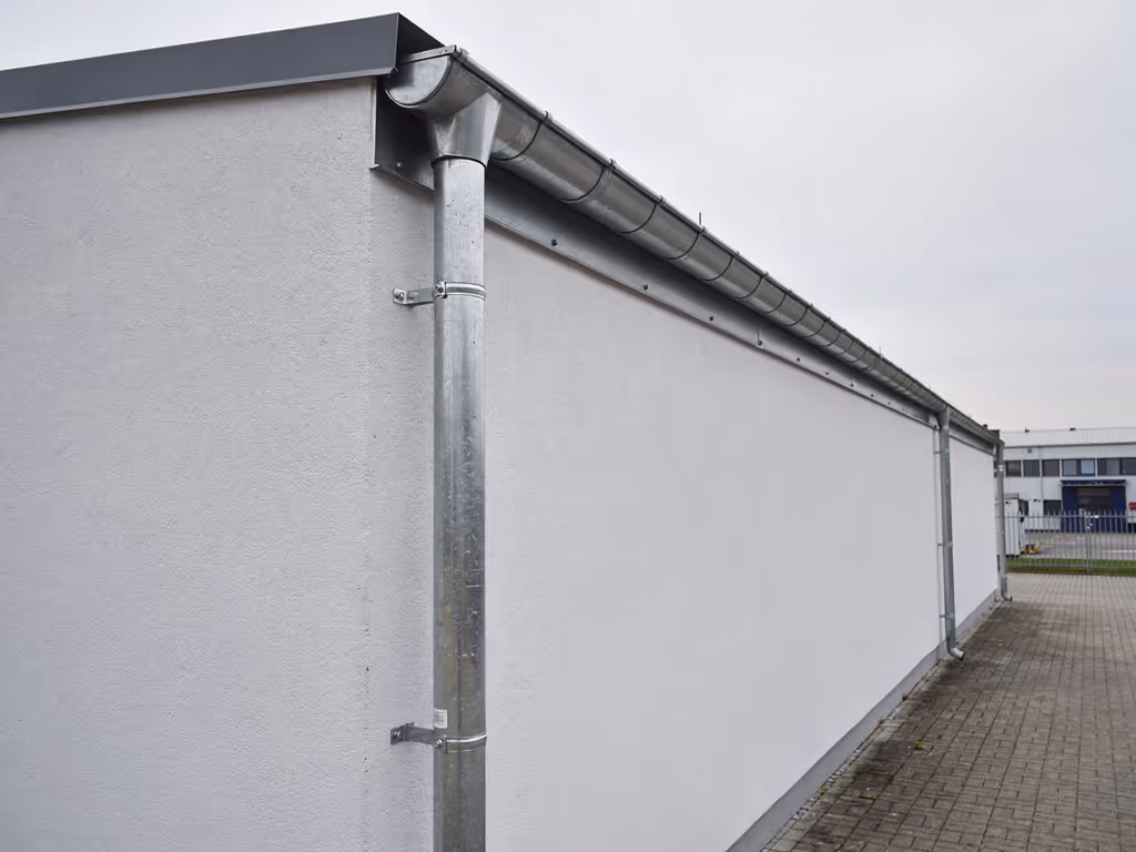 Flachdach-Innenabläufe einer Logistikhalle in Riem-Aubing